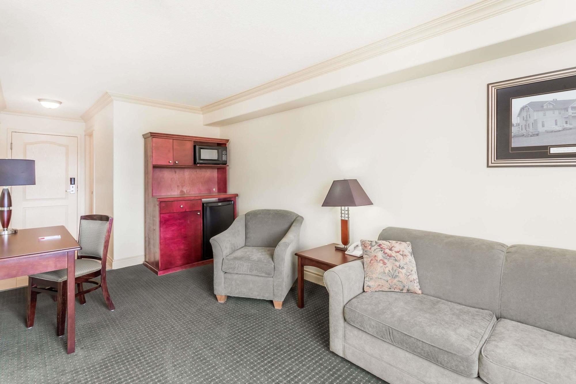 Hotel Ramada By Wyndham Hinton Exterior foto