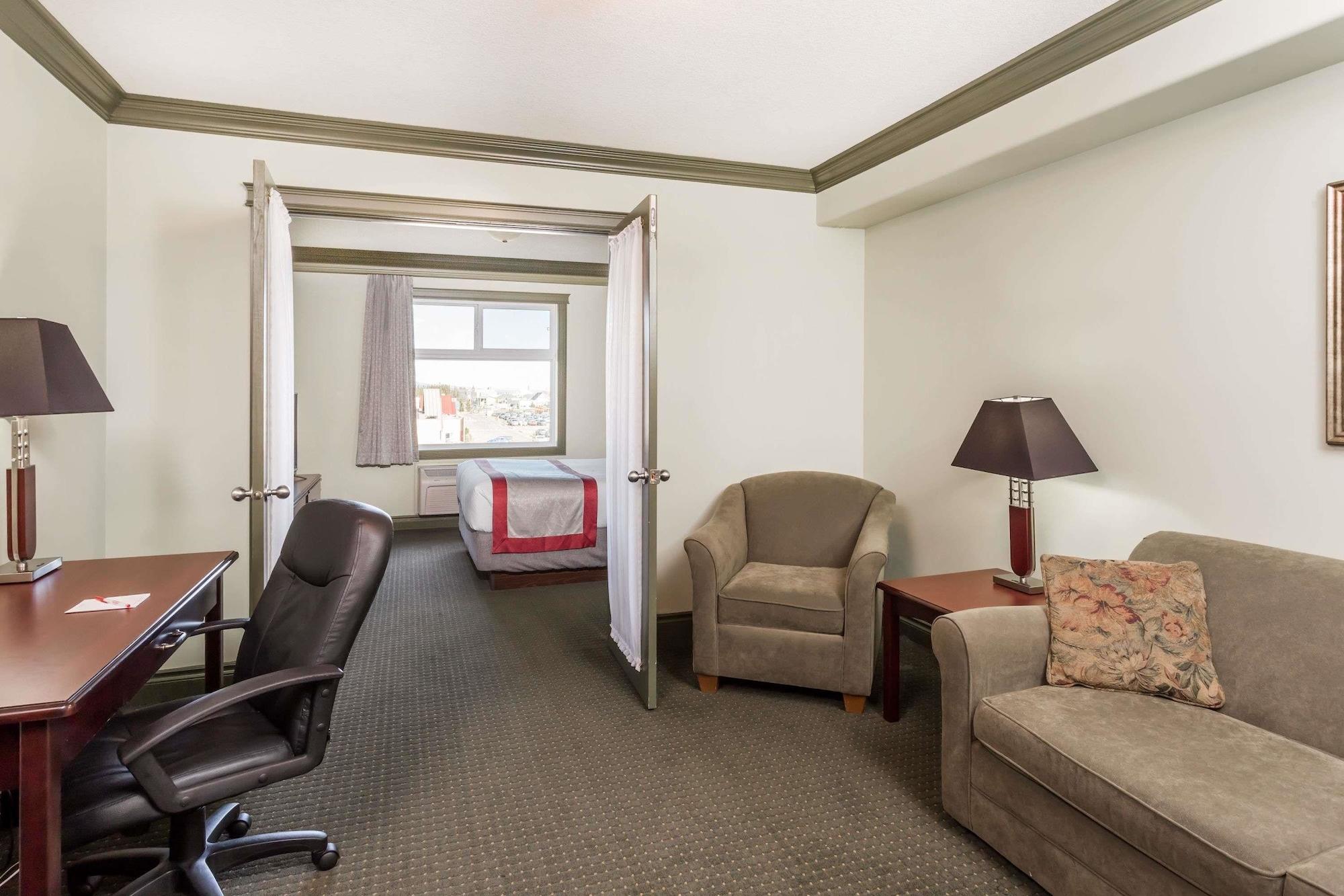Hotel Ramada By Wyndham Hinton Exterior foto