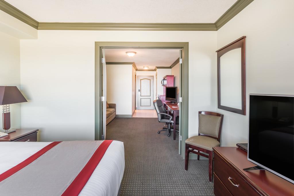 Hotel Ramada By Wyndham Hinton Exterior foto