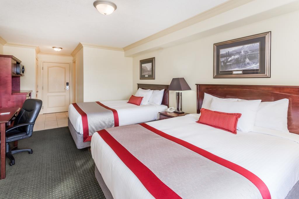 Hotel Ramada By Wyndham Hinton Exterior foto