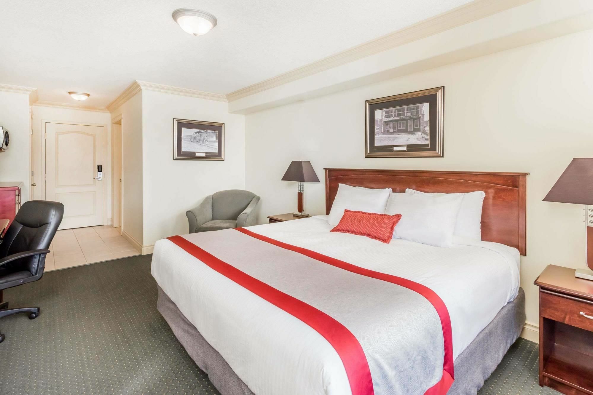 Hotel Ramada By Wyndham Hinton Exterior foto